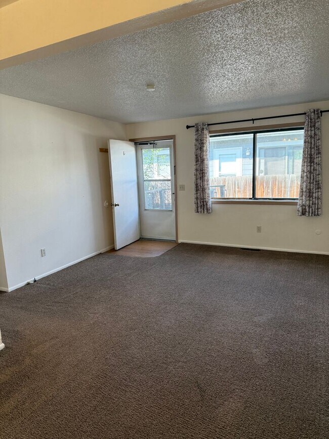 Foto del edificio - 3311 Winchell Ln