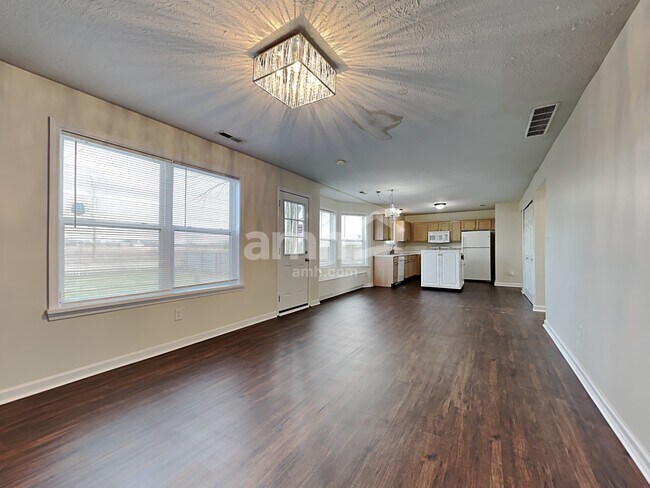 Foto del edificio - 17895 Grassy Knoll Dr