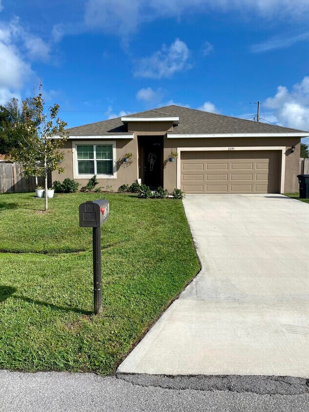 Foto principal - 2291 SE Merrill Rd