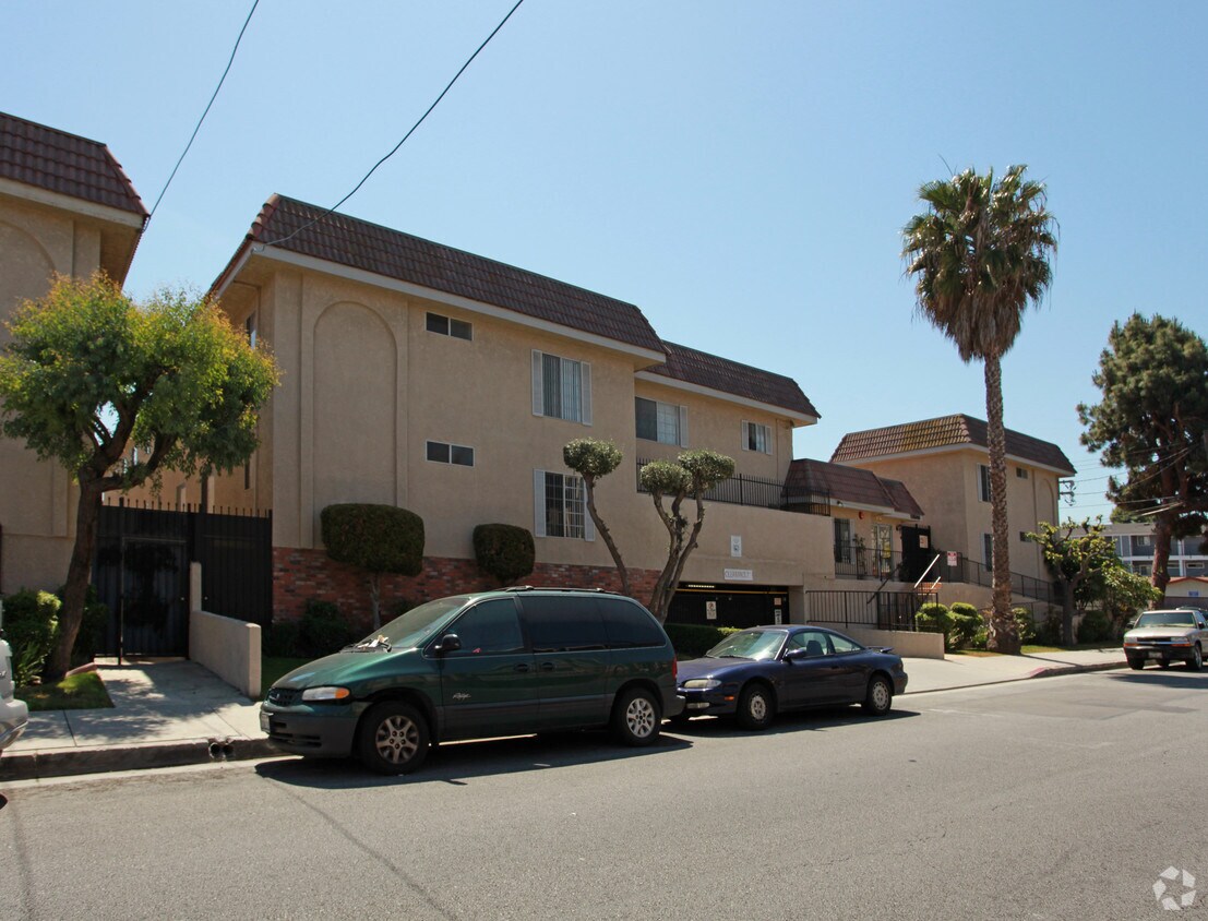 Foto del edificio - 13600 Doty Ave