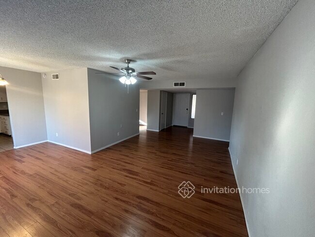 Foto del edificio - 6101 W Karen Lee Ln