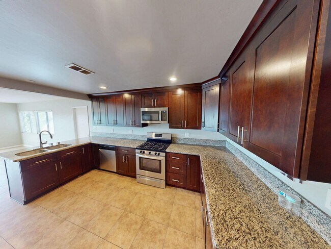 Foto del edificio - 5375 E Falls View Dr