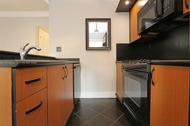 Building Photo - 3395 Franklin Ave