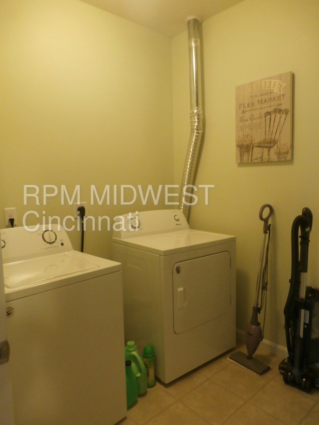 Building Photo - 9359 Bridgecreek Dr