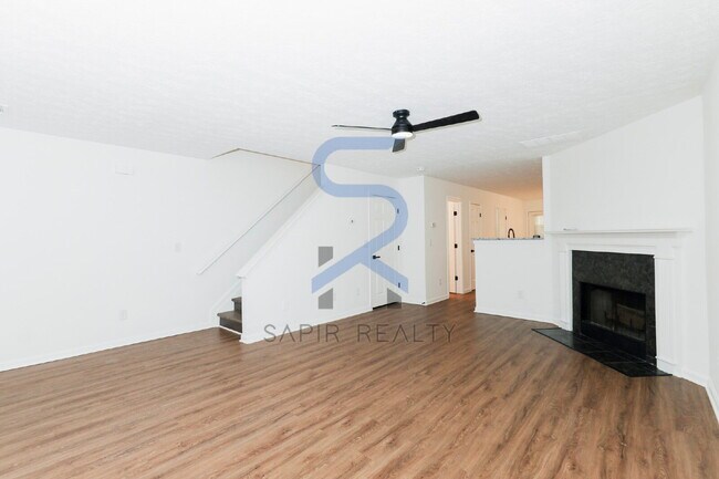 Foto del edificio - Move in before February 28th and choose your reward: a $250 Amazon Gift Card or a 55" Smart TV!