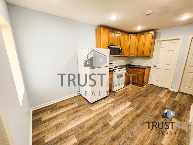 Photo - 1933 Colonial St House