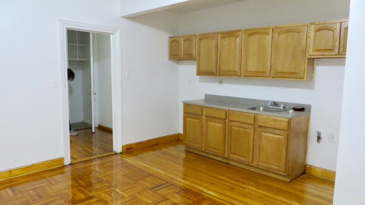 Foto principal - 250 E Gun Hill Rd