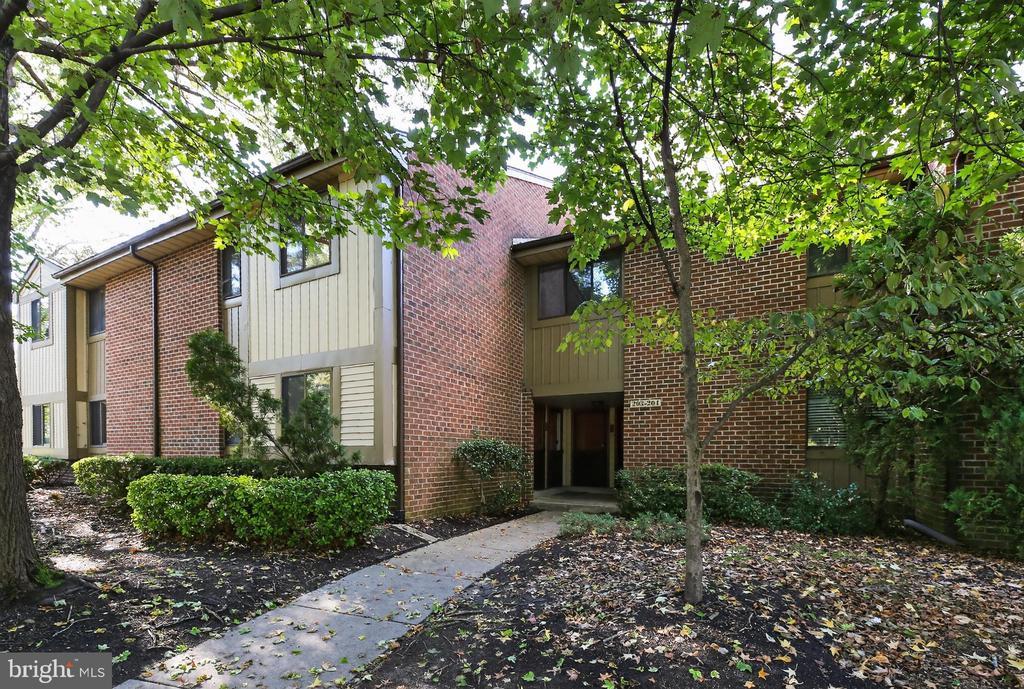 Primary Photo - 203 CYPRESS Cir