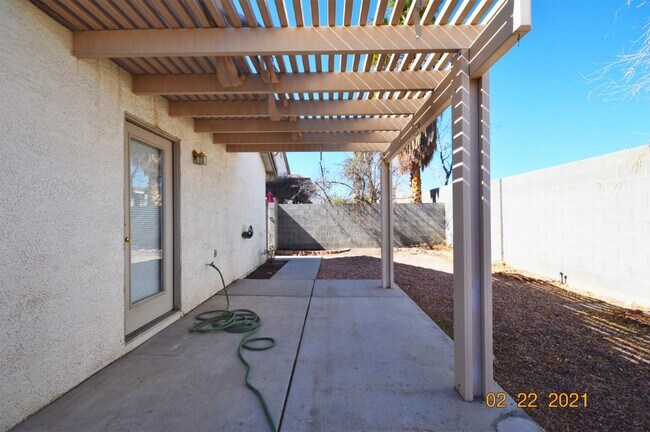 Building Photo - 9056 Mountain Lakes Ave
