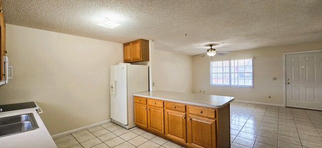 Building Photo - 1425 Thousand Roses Dr S