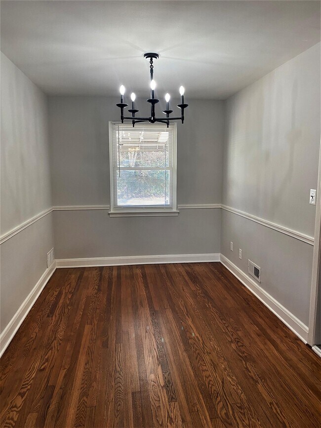 Building Photo - 607 48th St