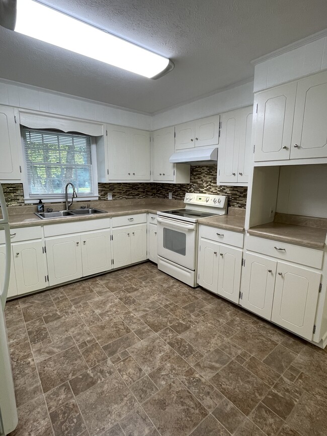 Spacious Kitchen - 15521 Calhoun Road