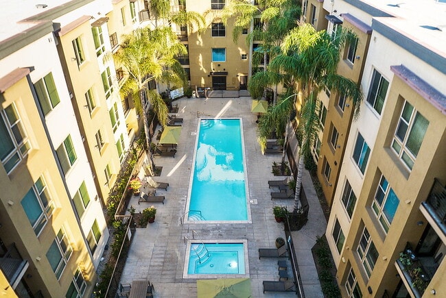 Building Photo - Reveal