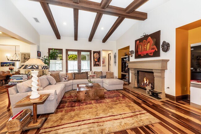 Building Photo - Luxurious Tuscan Villa - 3/3.5 Includes Private Casita in Goleta Bluffs!