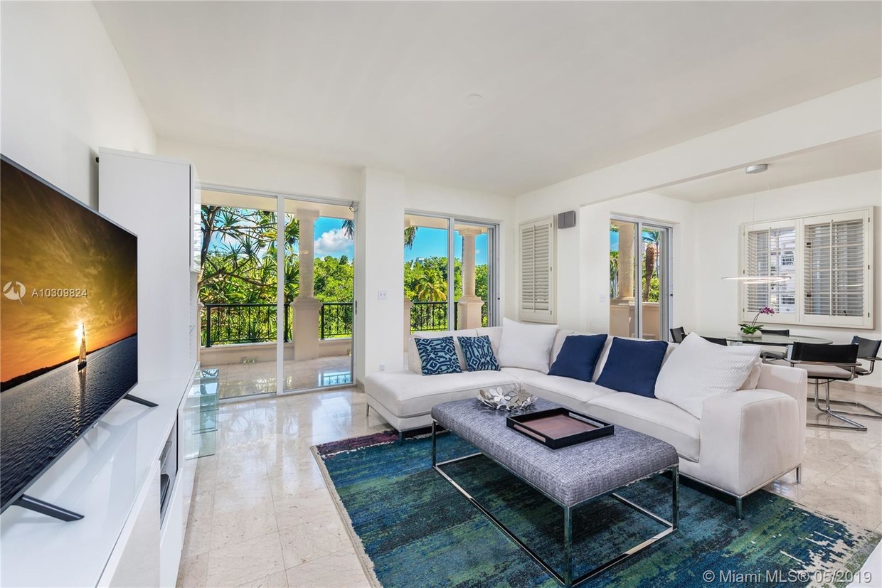 Foto principal - 19121 Fisher Island Dr