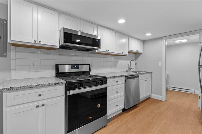 Foto del edificio - 376 Arnolds Neck Dr