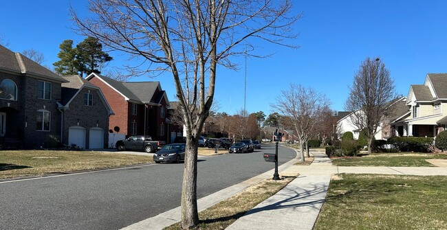 Foto del edificio - 576 Hunts Pointe Dr