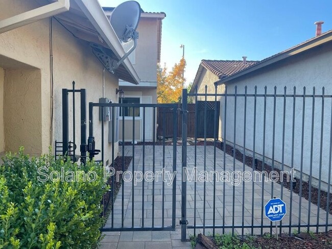 Foto del edificio - 2737 Almondwood Way