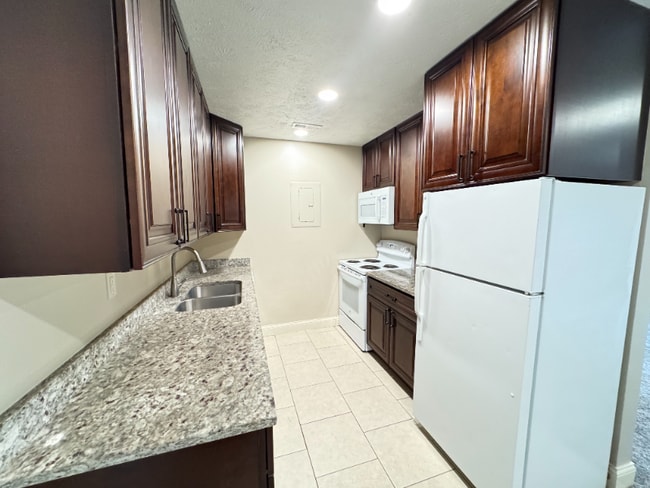 Building Photo - 5100 Emerald Dr