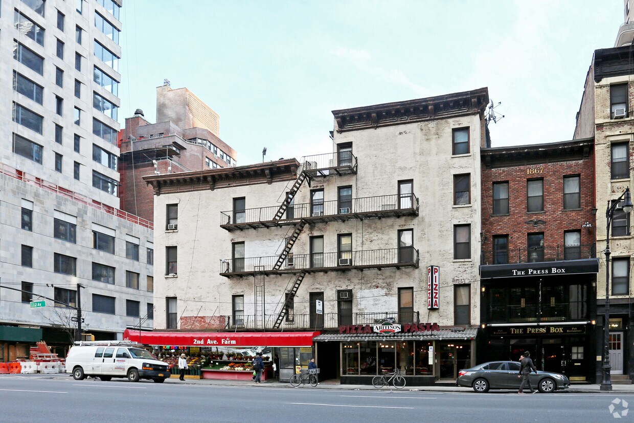 Building Photo - 936 Second Ave