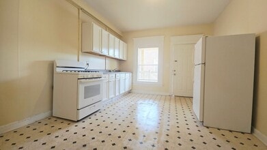 Building Photo - 301-303 N Longwood St