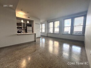 Building Photo - 306 E 12th St