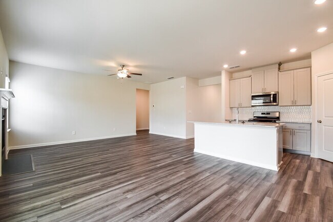 Building Photo - 5854 Un Grv Dr