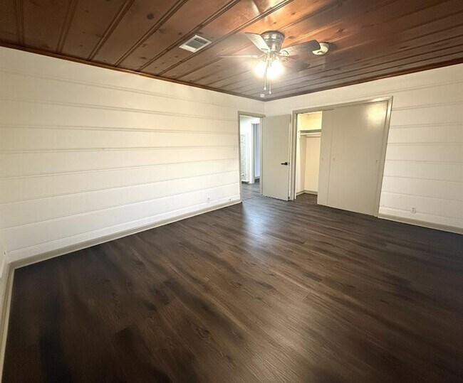 Foto del edificio - 107 Elm Ave