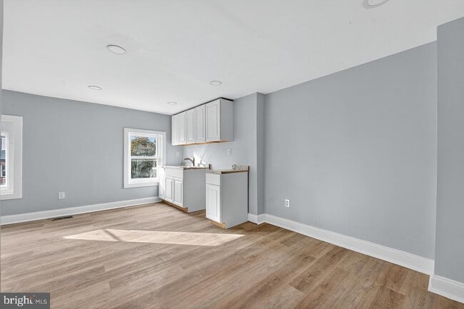 Building Photo - 11 N Willow St