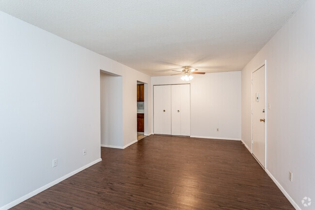 2BR - Living Room - 820 27th St