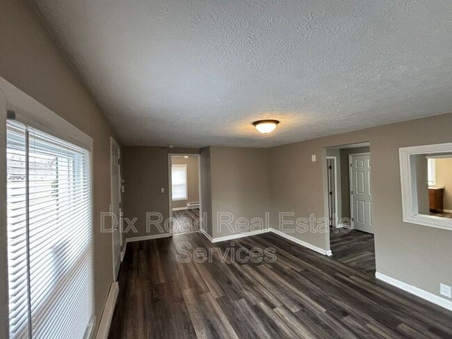 Building Photo - 1933 Pater Ave