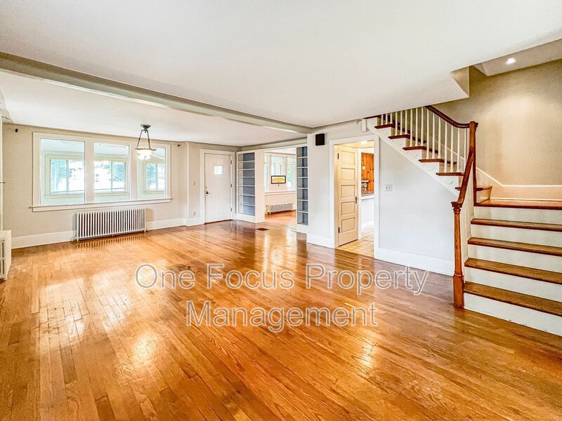 Primary Photo - 25 N Glenbrook Ave