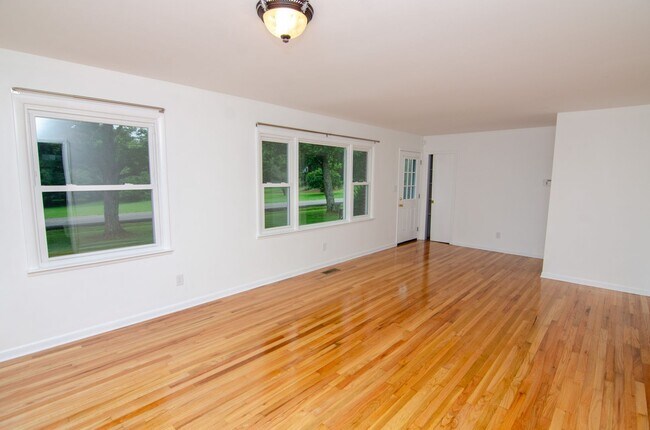 Building Photo - 4812 Bethesda Rd