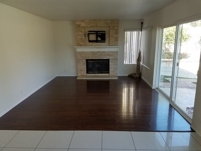 Building Photo - 1428 N Cambridge Ave