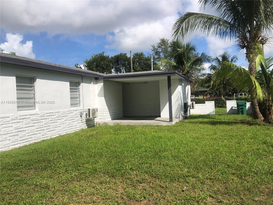 Foto del edificio - 300 NW 97th St