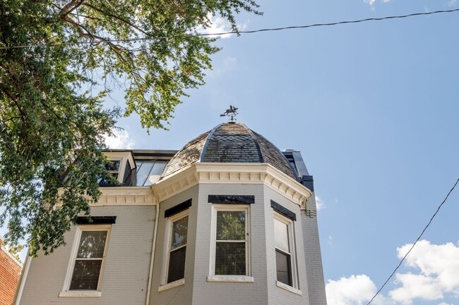 Building Photo - 2125 Grove Ave