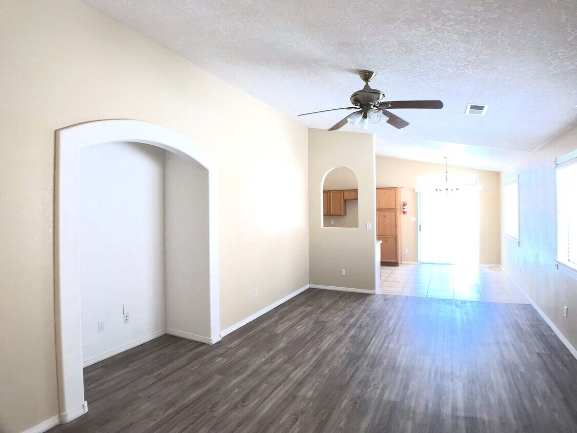Foto principal - Spacious 3BR/2BA Home in Ventana Ranch wit...