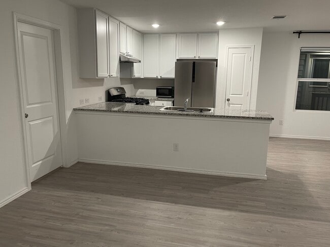 Building Photo - 4127 Cove Fls