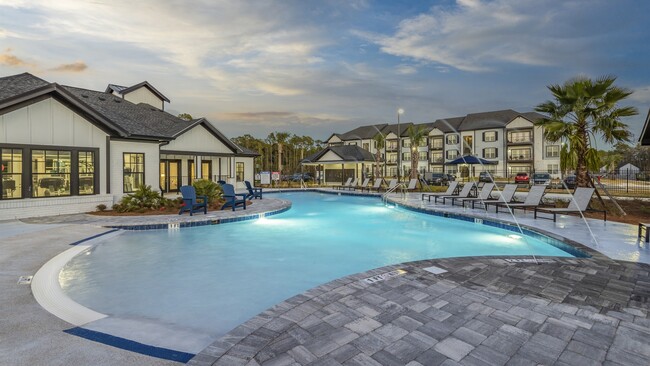 Beach Entry Saltwater Pool - Odyssey at Laurel Island