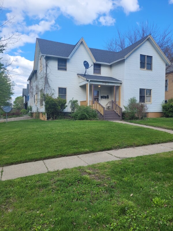 Primary Photo - 701 Avon St