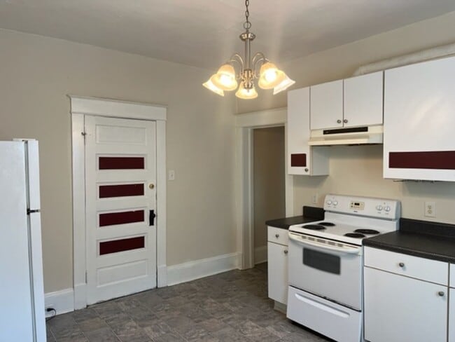 Photo - 100 W Club Blvd House