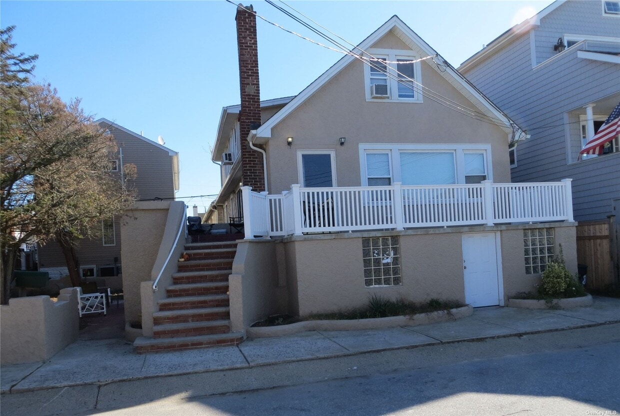 Primary Photo - 84 Rochester Ave