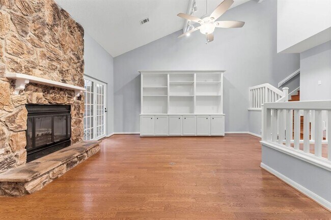 Building Photo - 3810 Knollcrest Dr