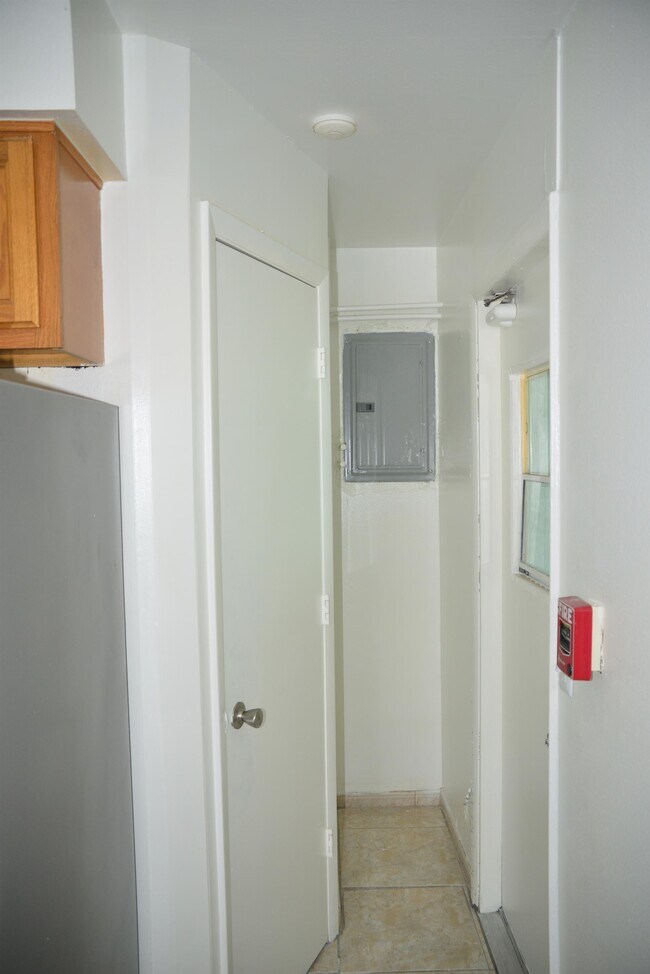 Building Photo - 2510 Ivan Ct
