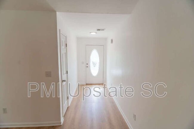 Foto del edificio - 432 Longspur Ct