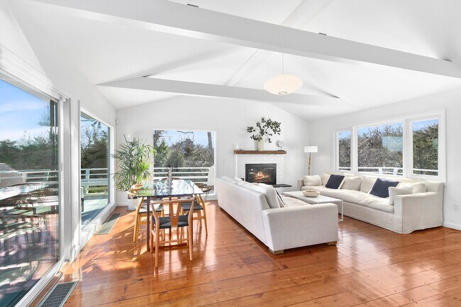 Building Photo - 45 Windward
