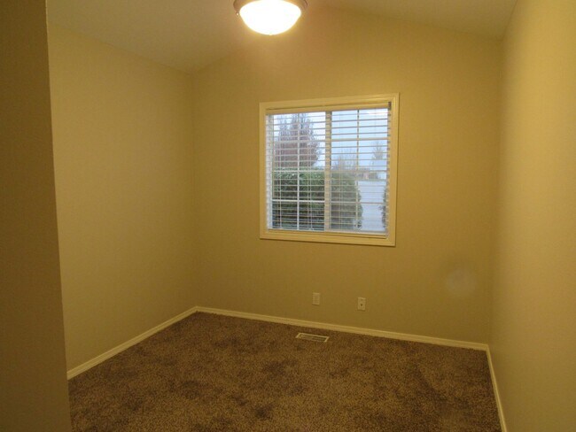 Building Photo - Cozy 3 Bedroom 2 Bath House