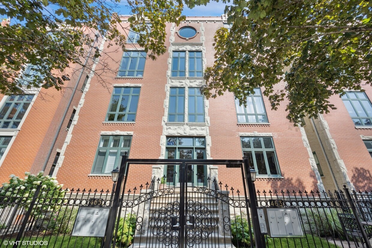 Primary Photo - 465 N Green St