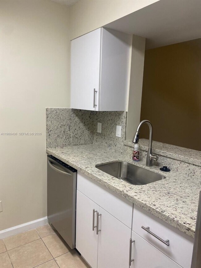 Building Photo - 1450 SE 3rd Ave