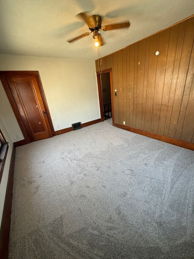 Building Photo - 623 W Main St